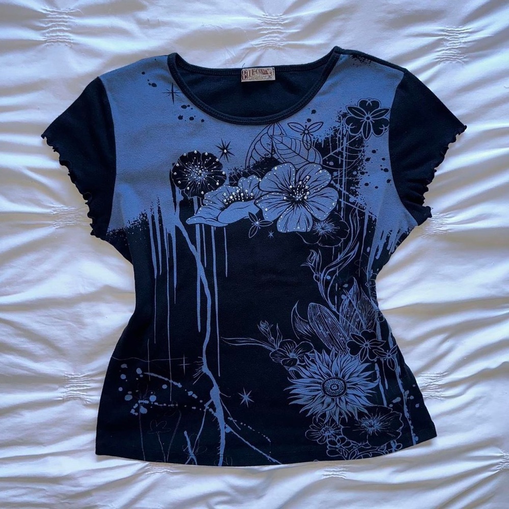 Blue Canyon, vintage Y2K embellished rhinestone floral graphic t-shirt!